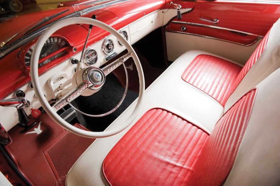  Ford Fairlane Sunliner Convertible 1955 года  (фото 15 из 27)